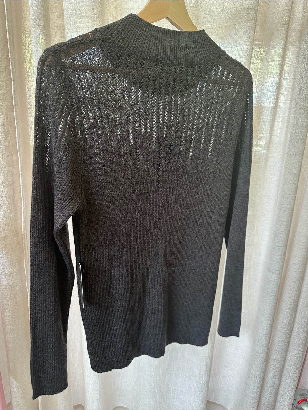 Classic Women's Black Crew Neck Lightweight Knit Sweater